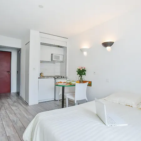 Apart-hotel Et Résidence Les Lauréades Centre Jaude 2*