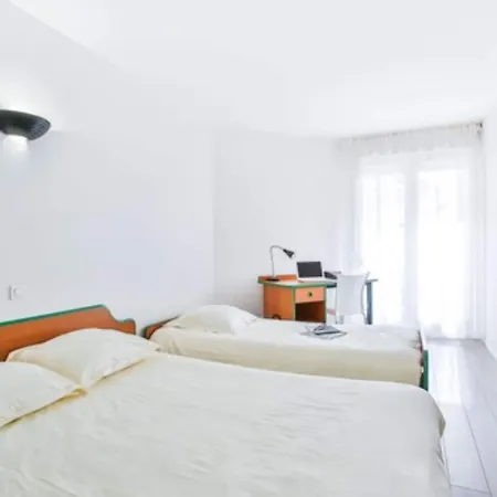 Aparthotel The Originals Laureades Centre Jaude 3*
