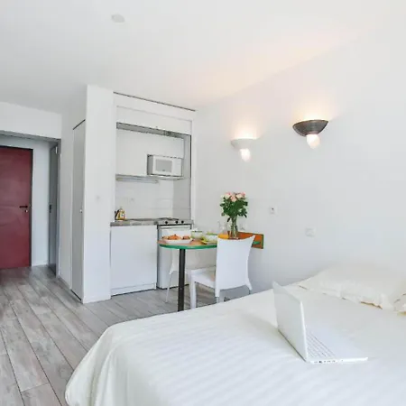 Aparthotel The Originals Laureades Centre Jaude