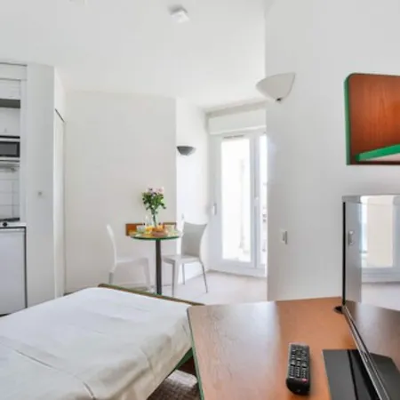 Aparthotel The Originals Laureades Centre Jaude 3*