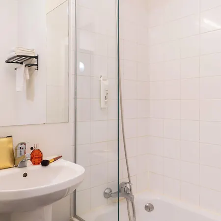 The Originals Laureades Centre Jaude Aparthotel 3*