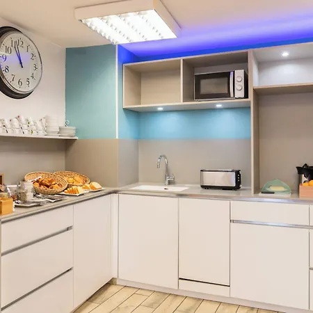 Aparthotel The Originals Laureades Centre Jaude 3*