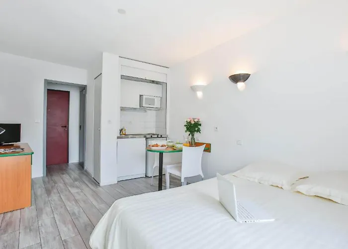 Aparthotel The Originals Laureades Centre Jaude