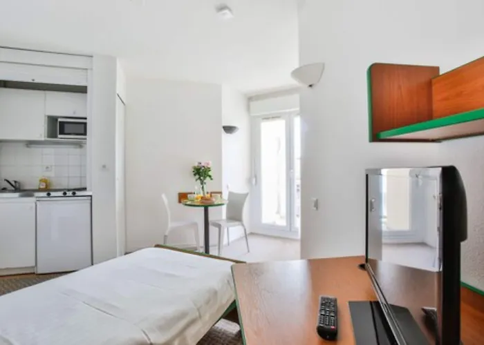 Aparthotel The Originals Laureades Centre Jaude 3*