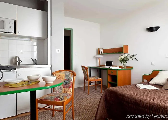 Aparthotel The Originals Laureades Centre Jaude 3*